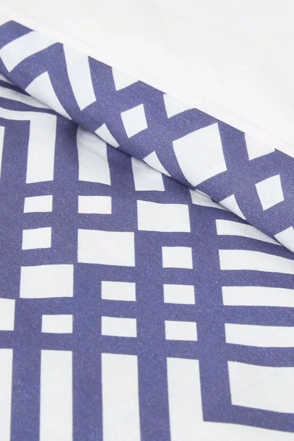 Homescapes Geometric Cotton Percale Duvet Cover and Pillowcase Set in Blue and White, W/D/H: 140 x 200 cm – 1
