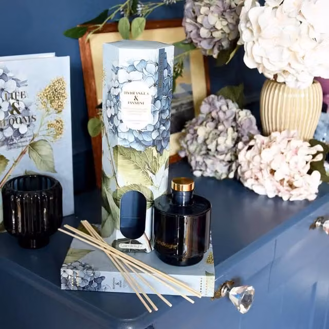 Madison & Mayfair Hydrangea & Jasmine Floral Reed Diffuser, 80 ml, Blue