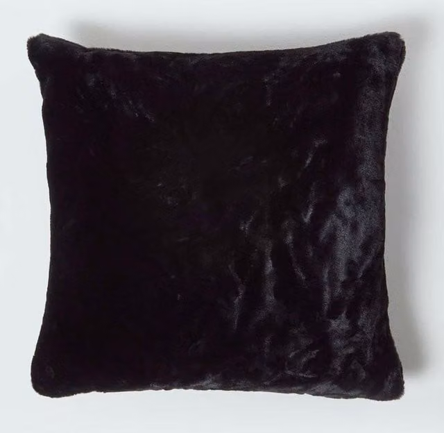 Homescapes Black Velvet and Faux Fur Square Decorative Cushion, W/D/H: 46 x 46 x 46 cm – 1