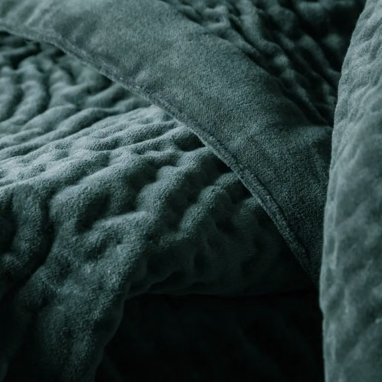 Voyage Maison Haze Quilted Cotton Velvet Throw in Blue, W/D/H: 140 x 200 cm