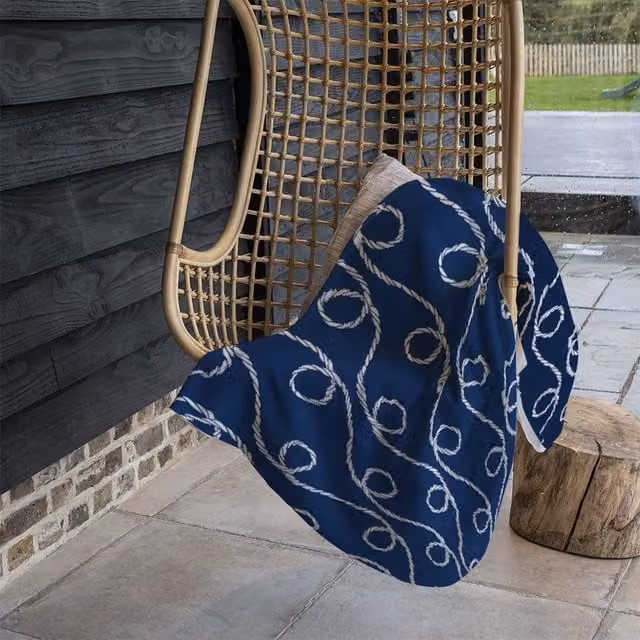 Benjamin Tate Design Swirled Rope Fleece Blanket in Blue and Beige, W/D/H: 120 x 150 cm