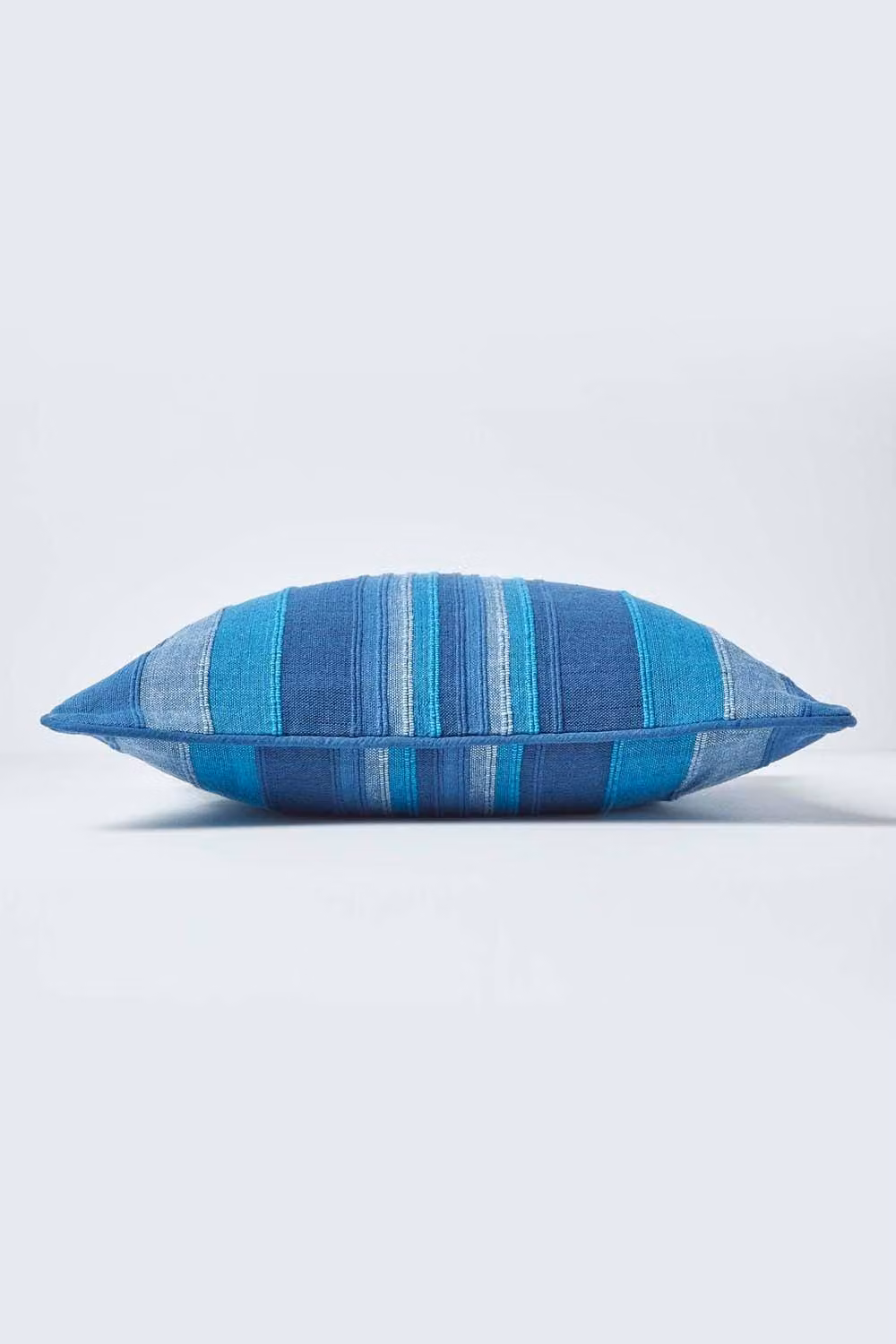 Homescapes Morocco Striped Cotton Cushion Cover in Blue, W/D/H: 60 x 60 x 60 cm – 2