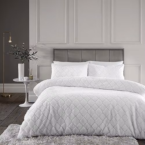 Catherine Lansfield Cosy Diamond Faux Fur Super King Duvet Cover Set with Pillowcases, White, W/D/H: 220 x 200 cm – 1