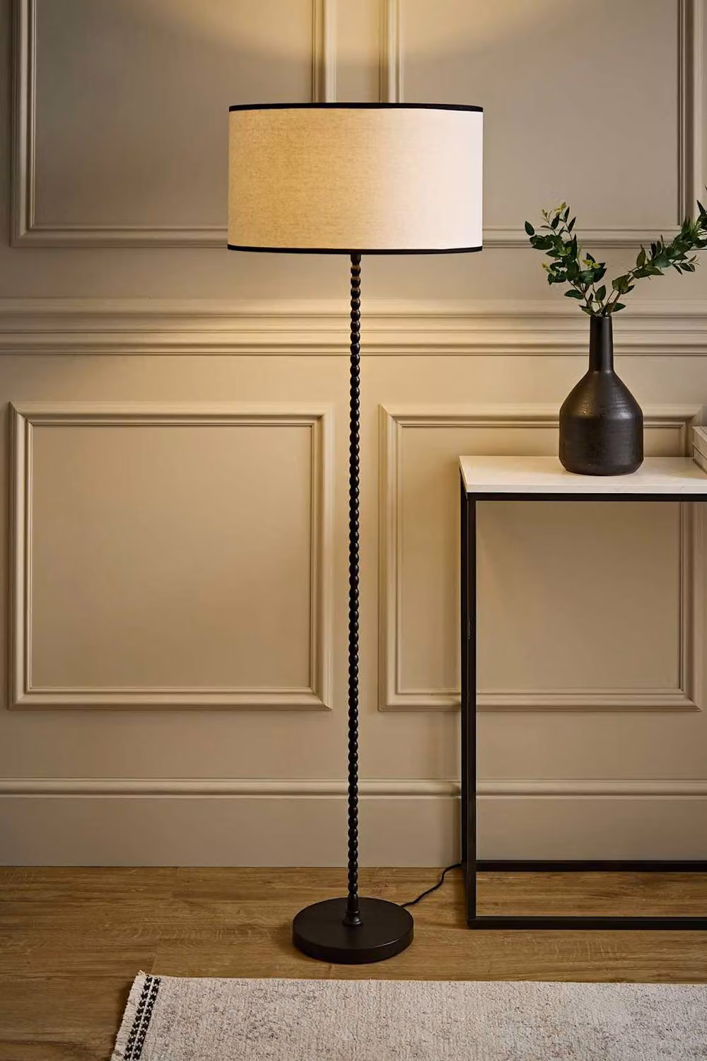 ValueLights Maeve Modern Floor Lamp with Beige Fabric Bobbin Shade and Black Trim, Including Bulb – 2