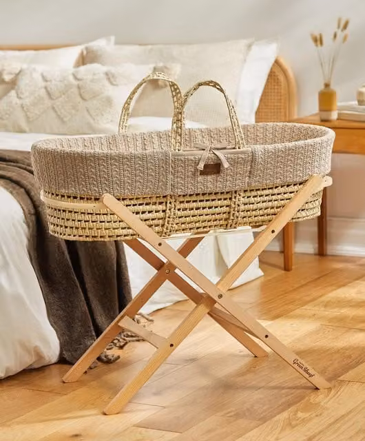 Little Green Sheep Organic Knitted Moses Basket and Mattress in Truffle