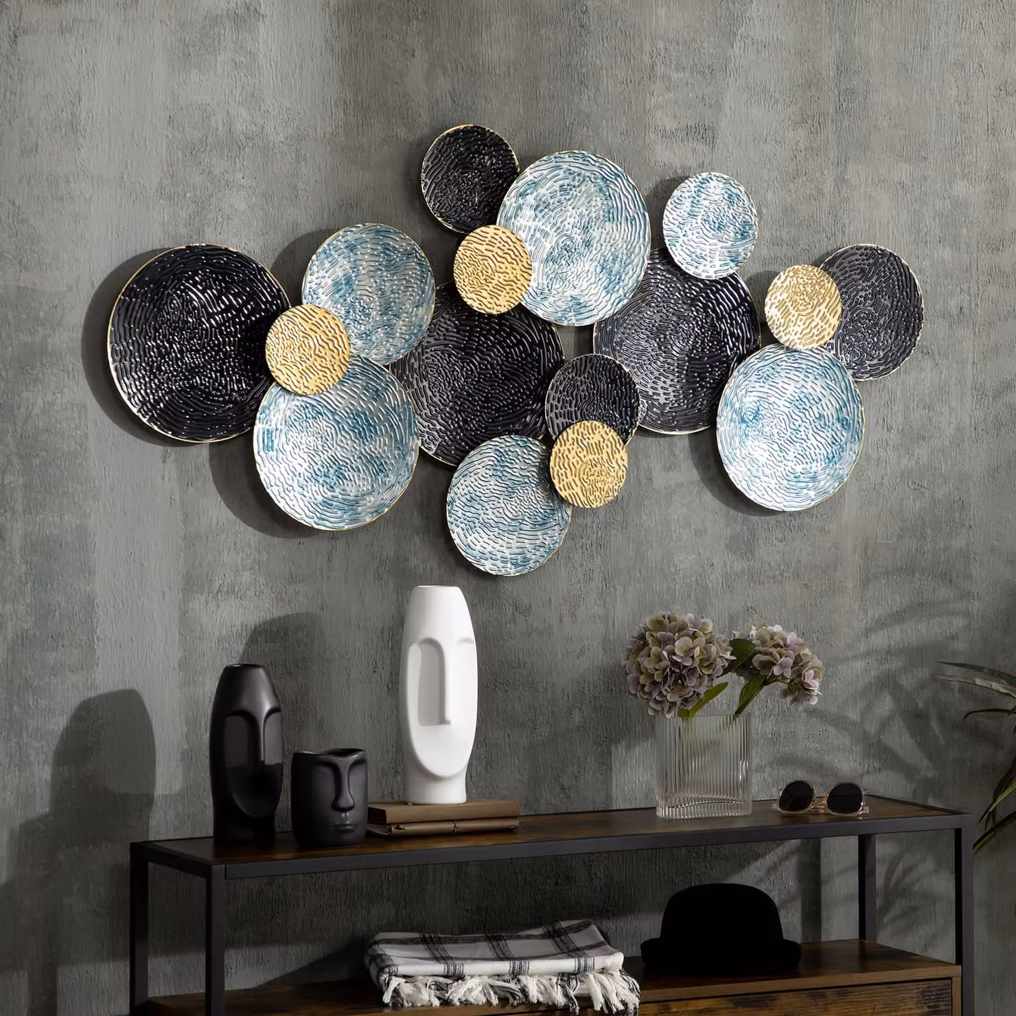 HOMCOM Modern Geometric 3D Metal Wall Art, Round Abstract Hanging Sculpture in Blue and Gold – 2