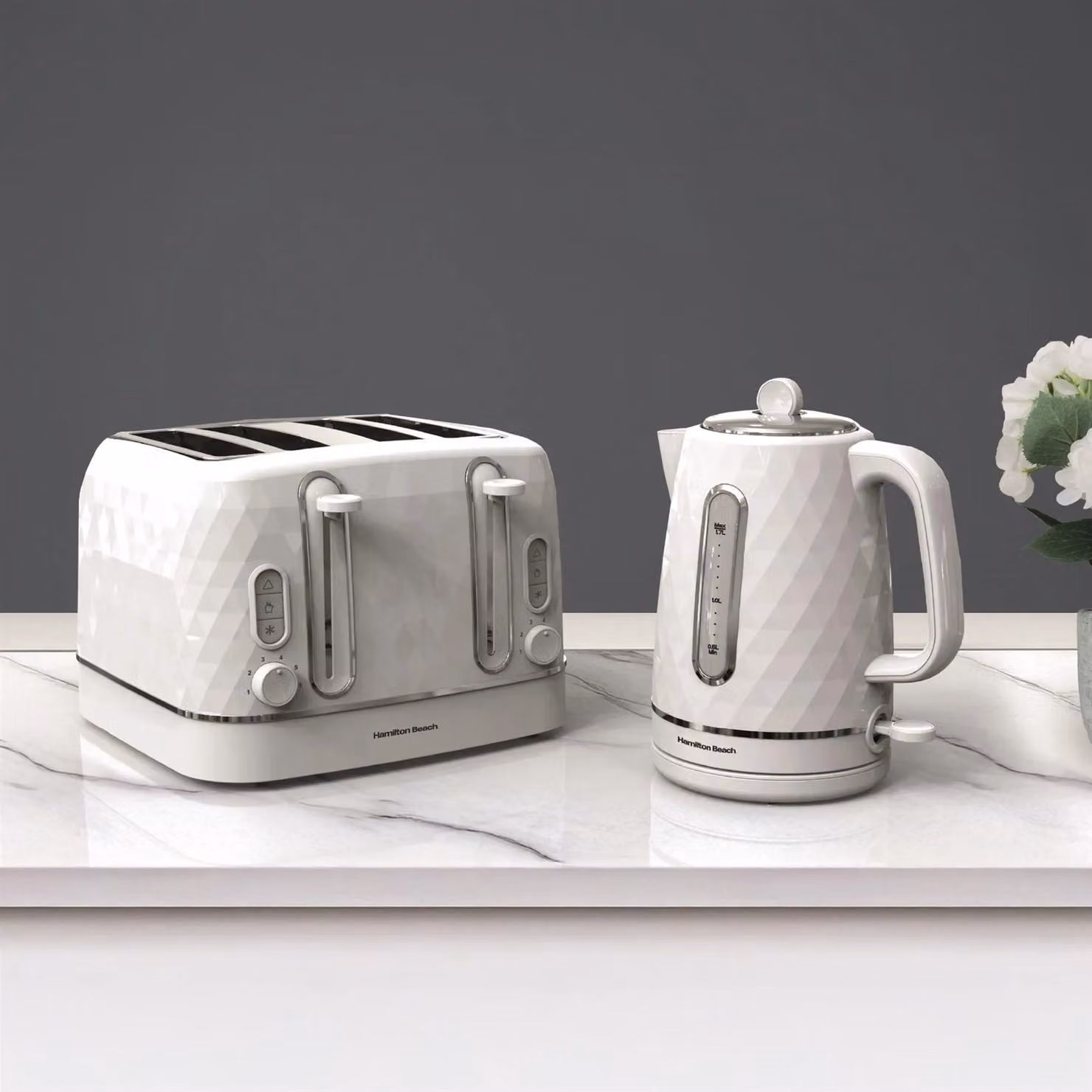 Hamilton Beach Diamond 4 Slice Toaster in White – 3