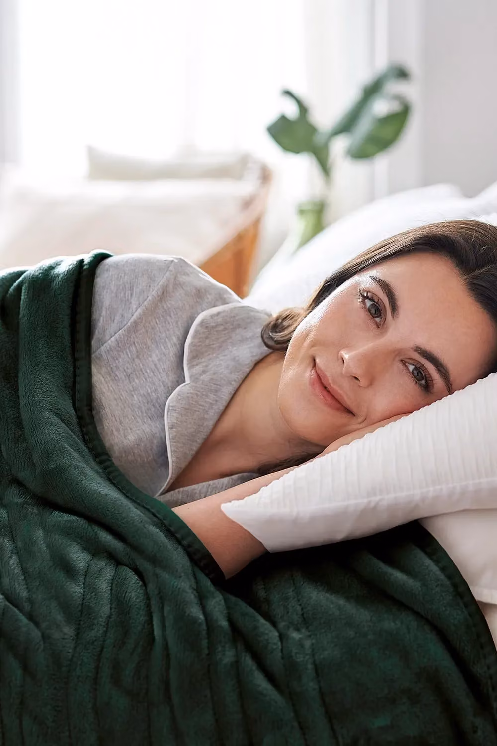 Cosi Home Fleece Electric Heated Throw in Green – 2