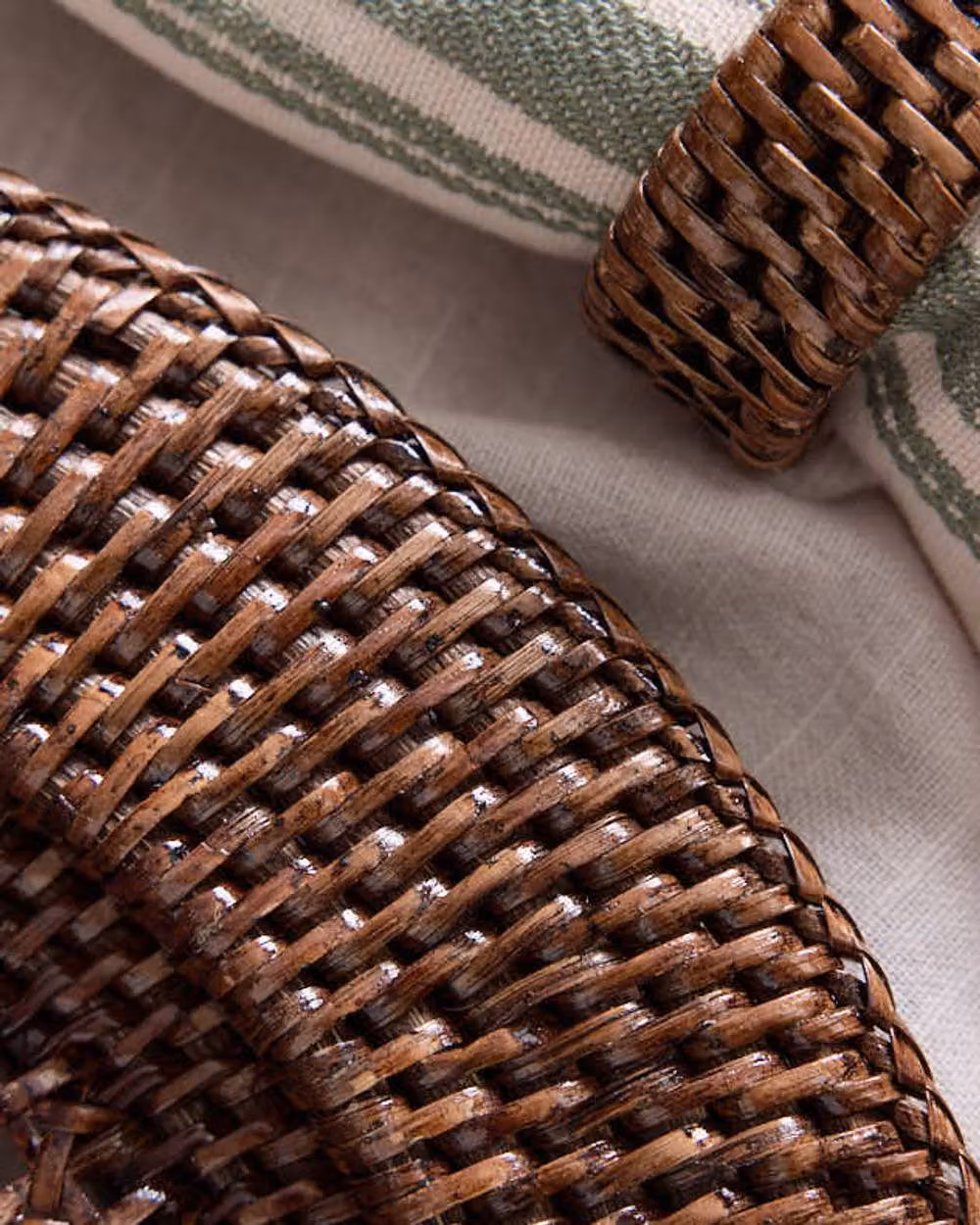 Dibor Set of 2 Brown Premium Rattan Charger Plates, Diameter: 32 cm – 3