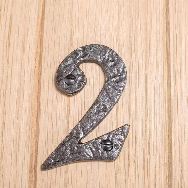 Hammer and Tongs Rustic Iron Numeral Set 0-9 in Grey, Height: 9 cm – 1