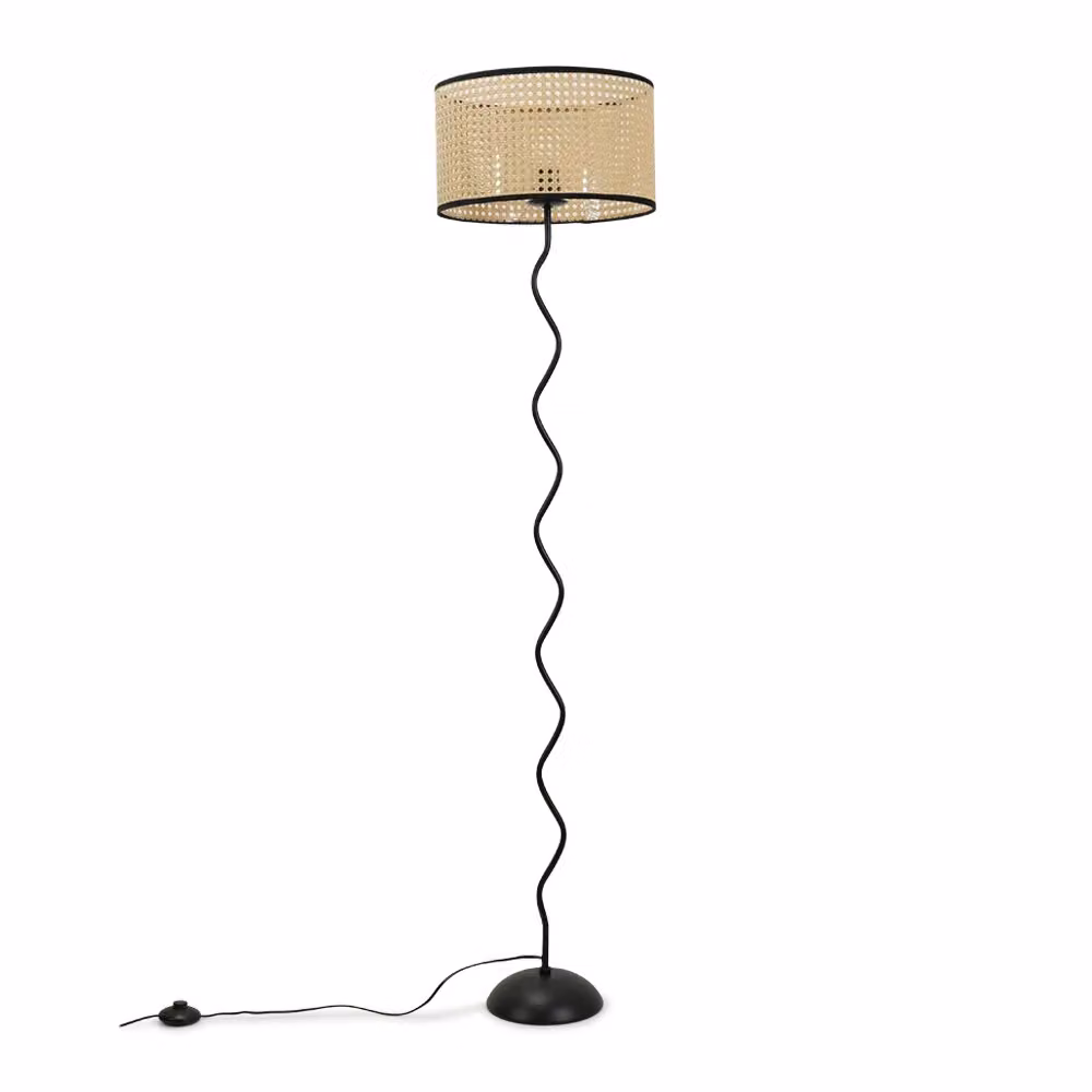 ValueLights Wiggle Black Metal Floor Lamp with Natural Rattan Lampshade – 2