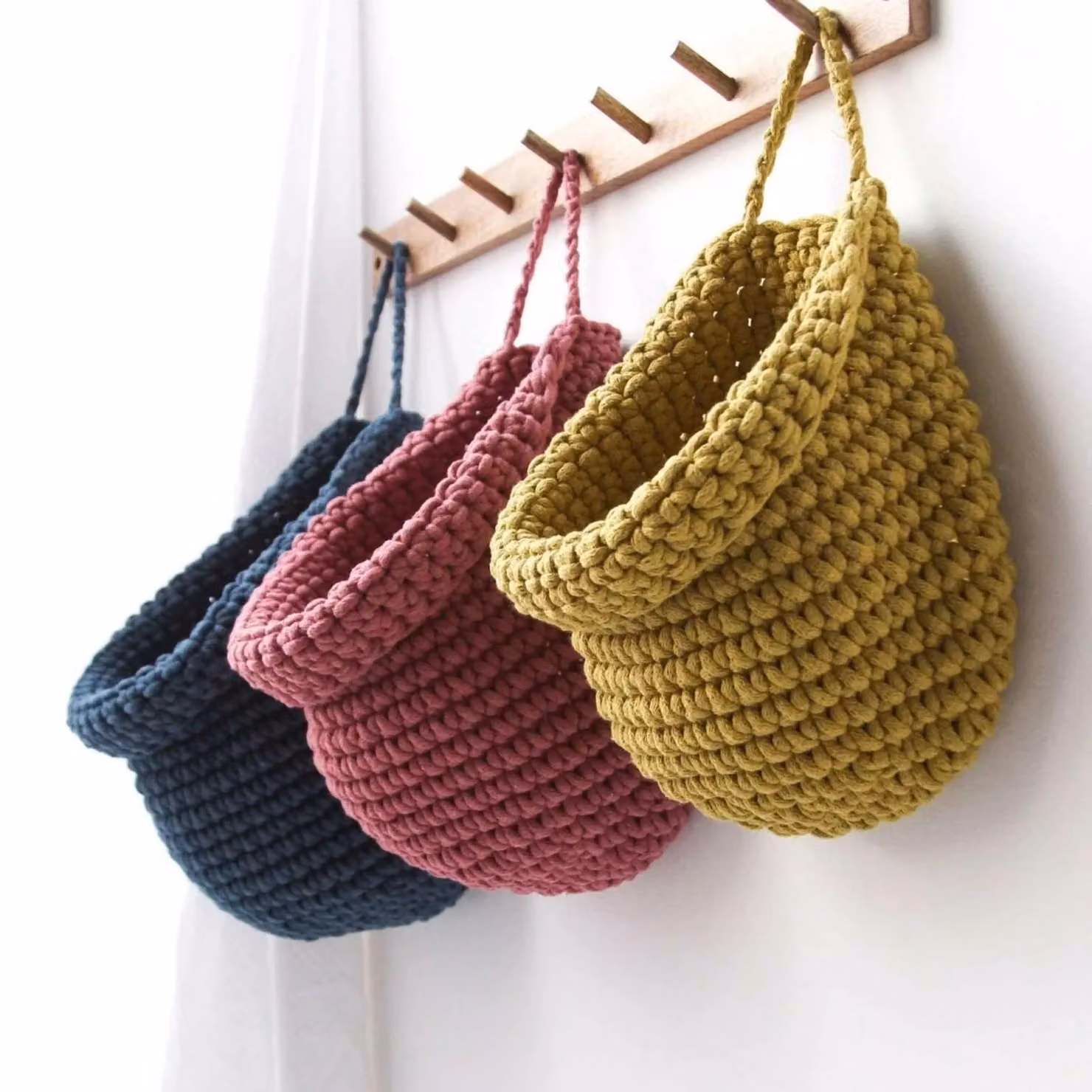 Zuri House Crochet Hanging Bag in Pink, Open Weave, XXS – 2