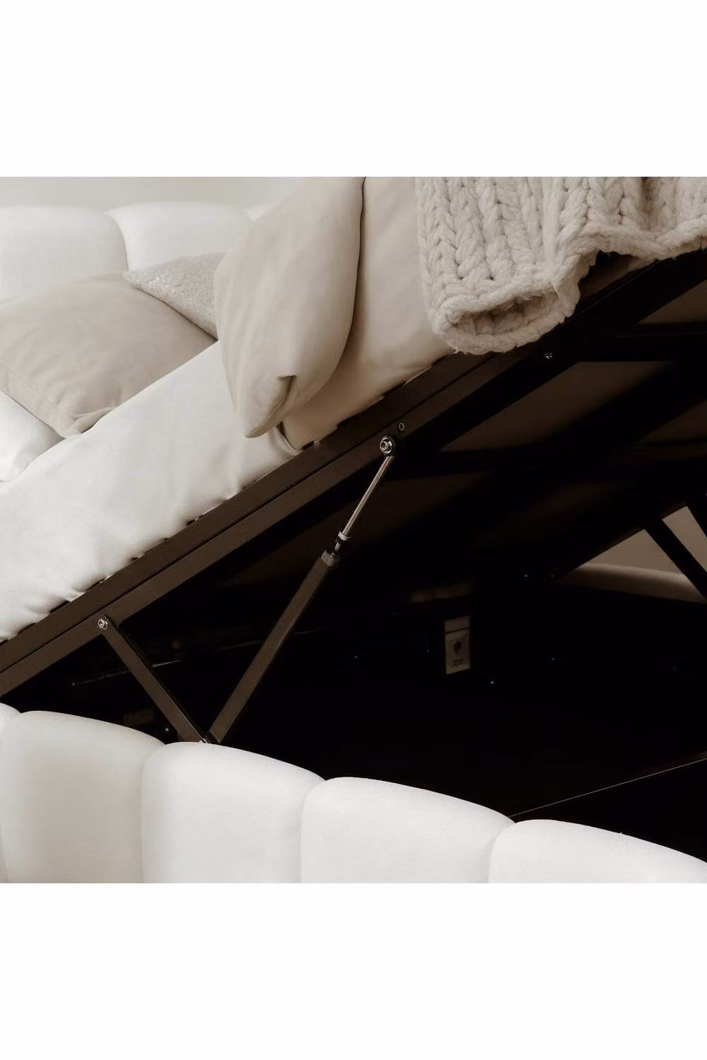 Home Source White Velvet Upholstered Ottoman Storage Bed with Gas Lift, Double, W/D/H: 140 x 200 x 90 cm – 3