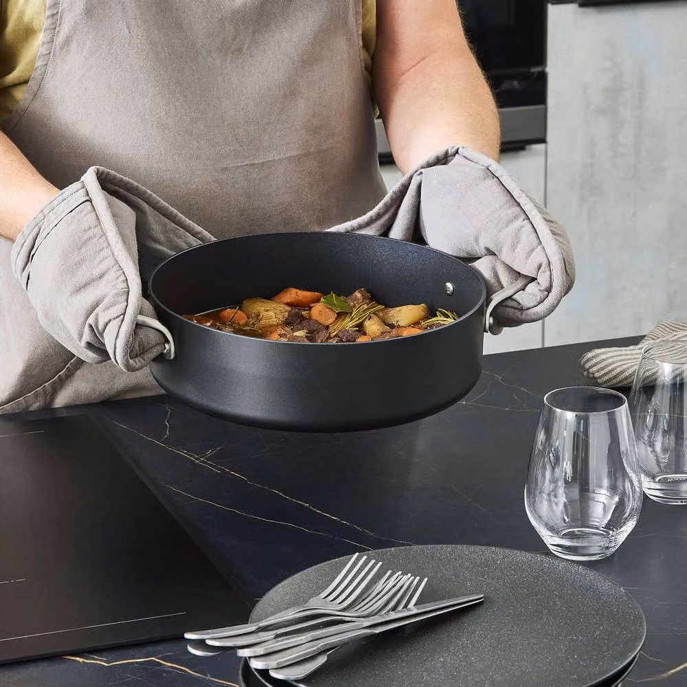 Morphy Richards Mastery 28cm Aluminium Non-Stick Shallow Casserole Dish in Black – 5