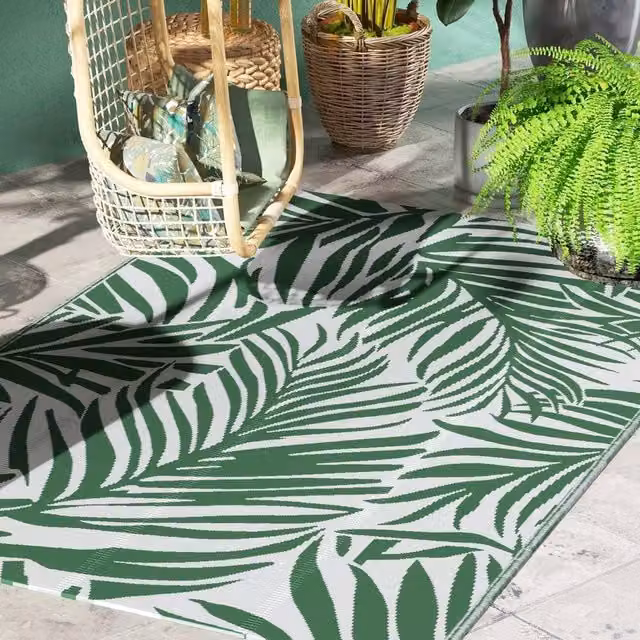 VOGREX Reversible Floral Outdoor RV Rug in Green and White, W/D/H: 150 x 240 cm