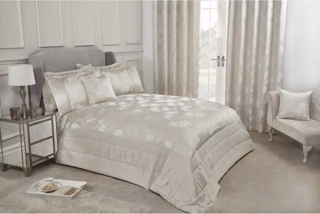NewEdgeBlinds Pink Fibre Winter Bedspread