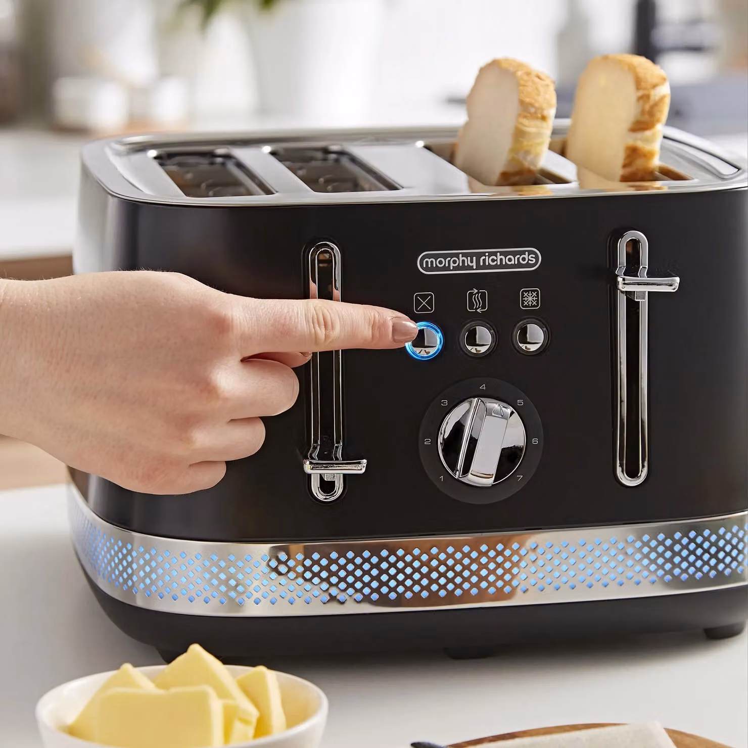 Morphy Richards Illumination 4-Slice Toaster in Black – 3