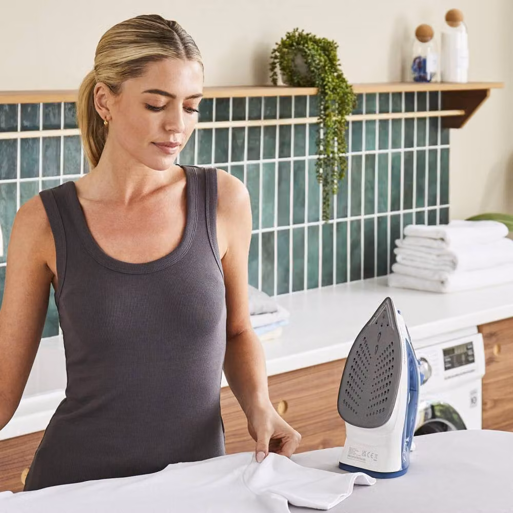 Morphy Richards LightGlide Steam Iron with Ceramic Non-Stick Soleplate, 2200W, Blue and White – 6