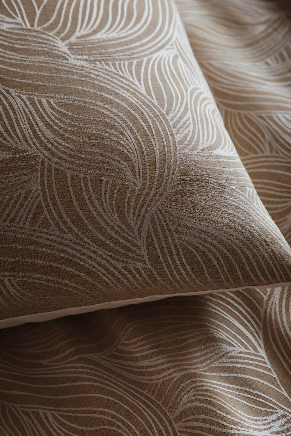 Laurence Llewelyn-Bowen Venus Grace Jacquard Reversible Duvet Cover Set in Beige and Sand, W/D/H: 200 x 200 cm – 2
