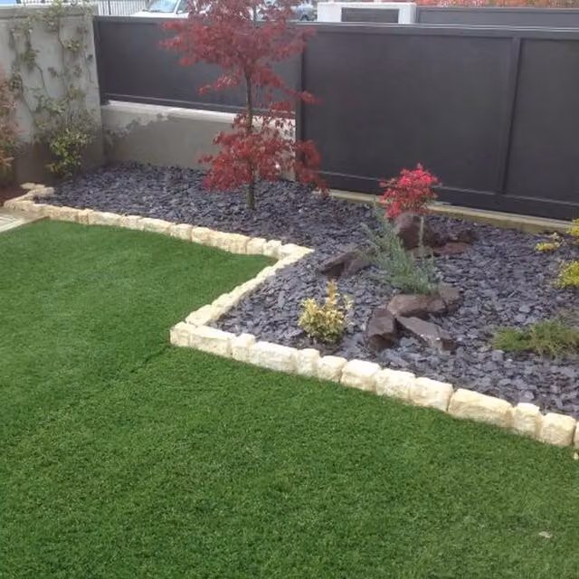 Bowland Stone Plum and Grey Decorative Coarse Slate Gravel Bulk Bag 750kg