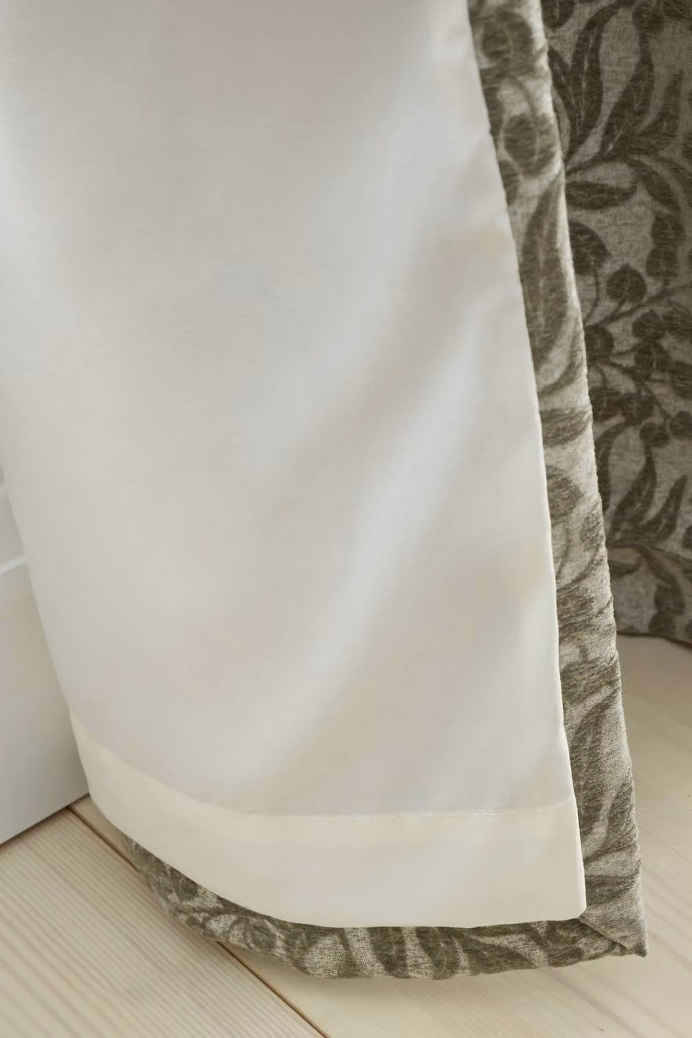 Bianca Chenille Leaves Lined Eyelet Curtains in Green, Width: 168 cm, Drop: 137 cm – 4