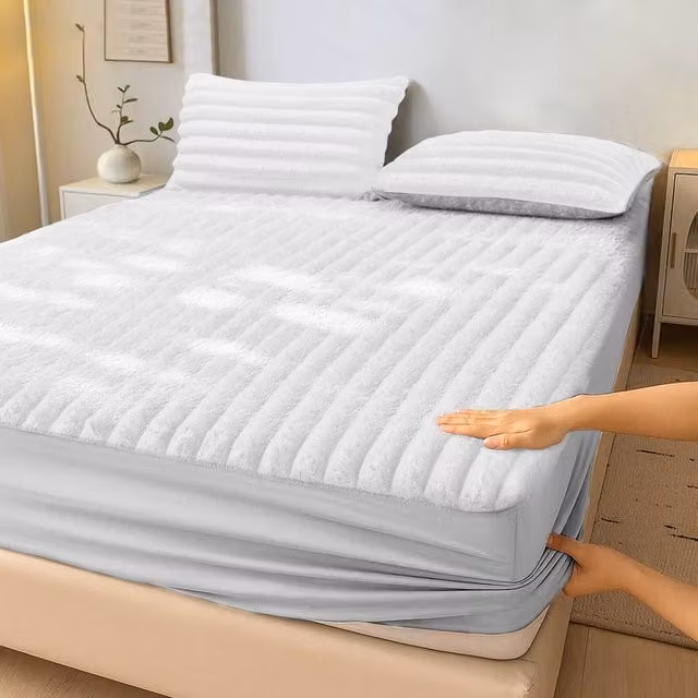 Velosso Jumbo Cord Faux Fur Fitted Sheet in White, Single, 90 x 200 cm