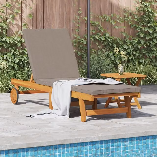Berkfield Home Acacia Wood Sun Lounger with Wheels and Taupe Cushion in Brown – 1