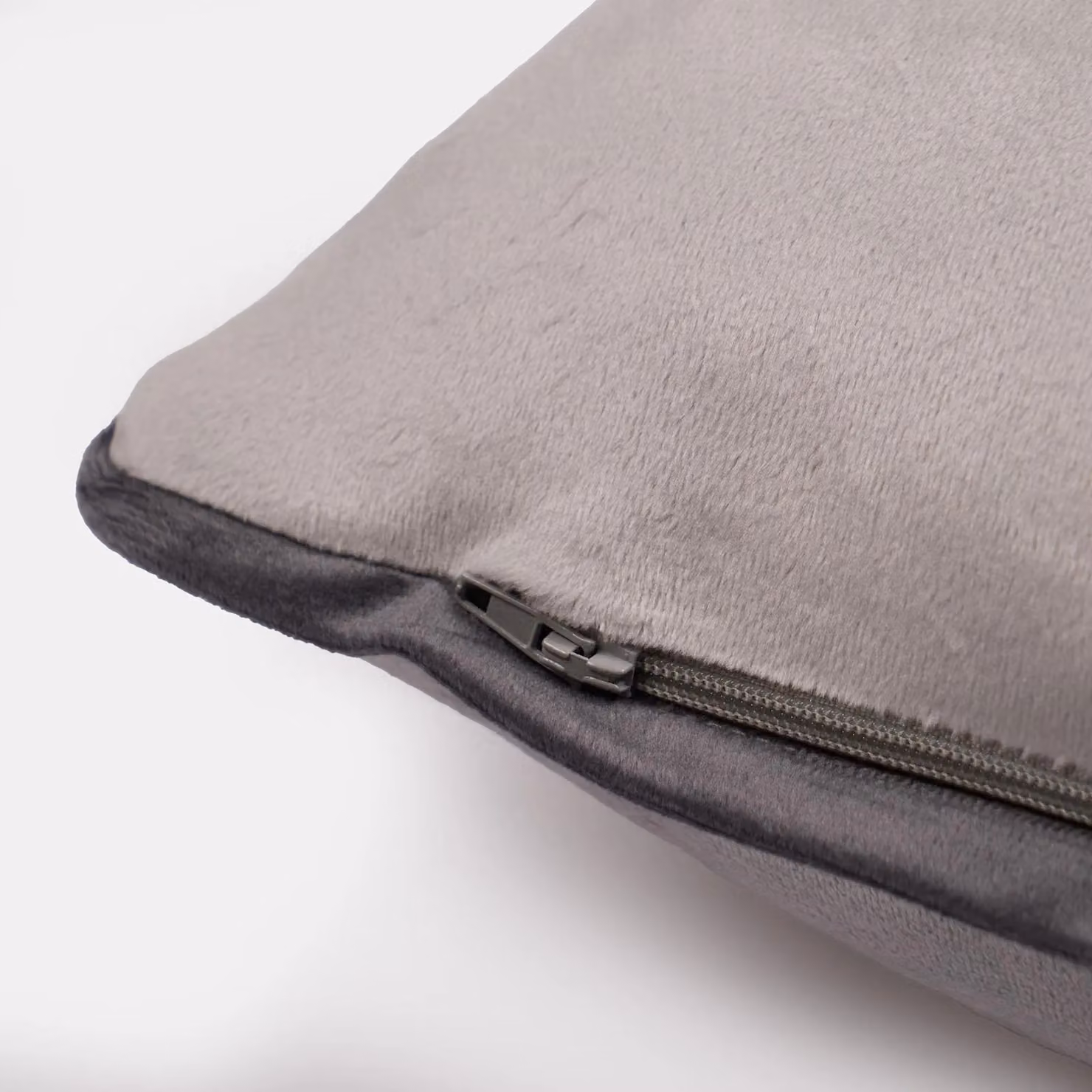 OHS 4 Pack Matte Velvet Piped Cushion Covers in Light Grey, W/D/H: 45 x 45 x 45 cm – 4