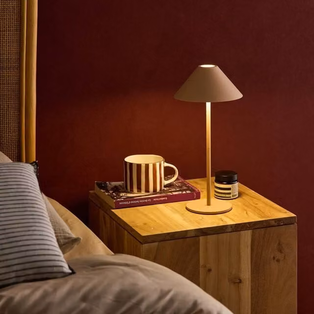sweeek Wireless Dimmable LED Table Lamp in Beige, IP54 Waterproof for Indoor and Outdoor Use