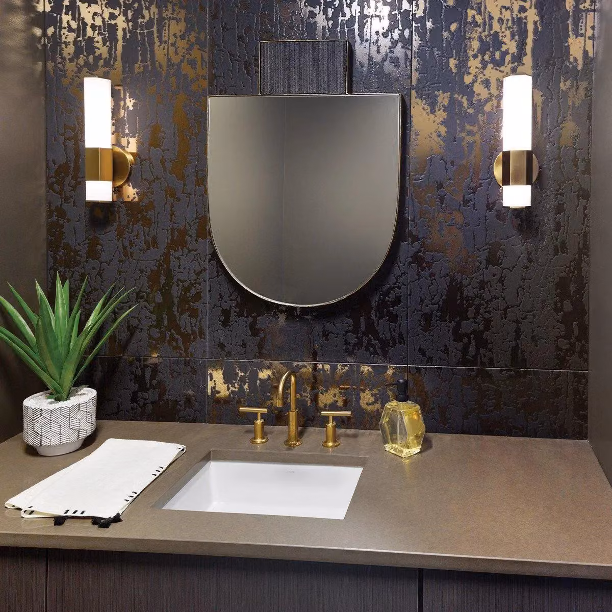 Netlighting Hinkley Facet Integrated LED Bathroom Wall Lamp in Heritage Brass with 3000K Warm White Light and IP44 Rating – 2