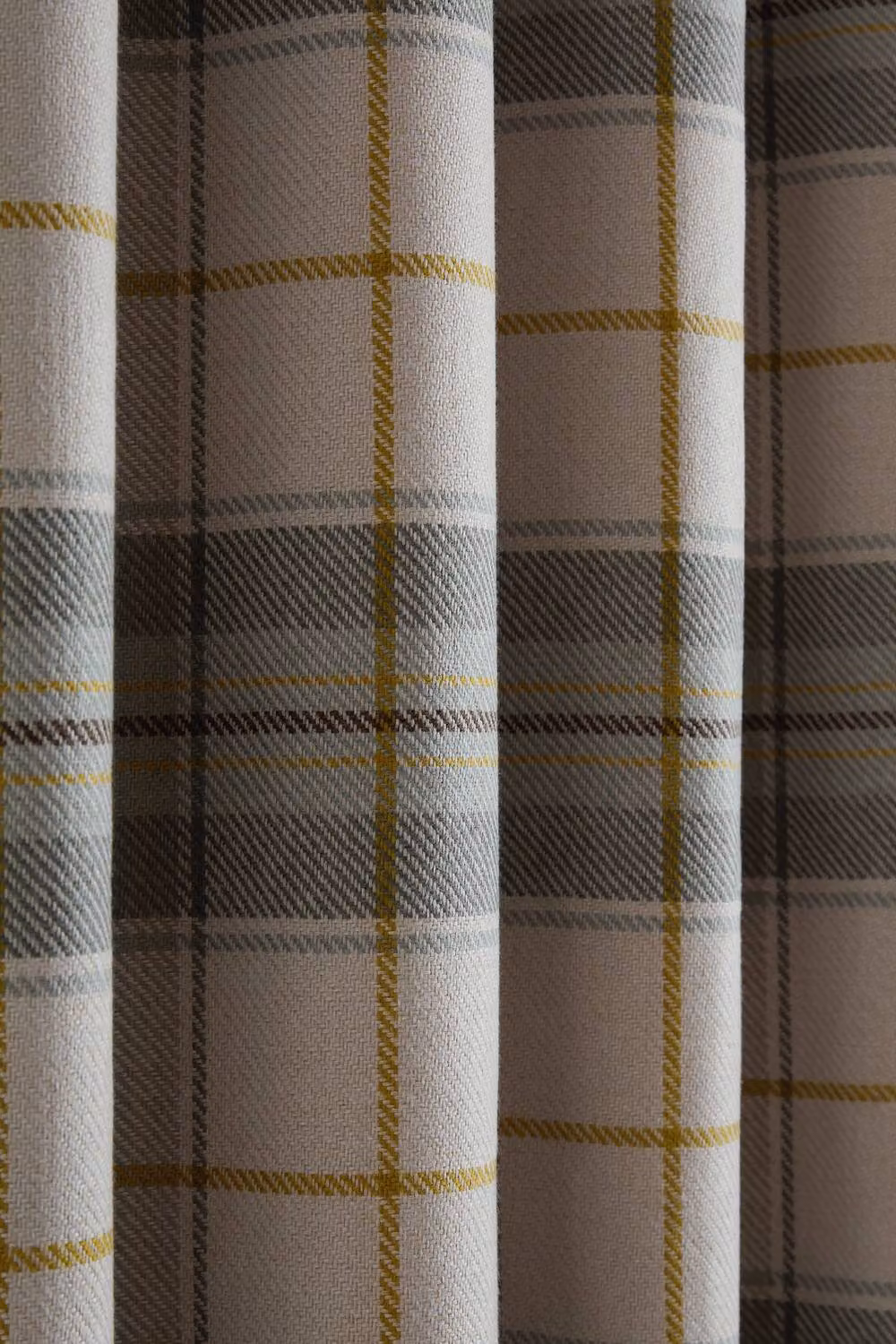 Catherine Lansfield Brushed Woven Glencoe Check Thermal Eyelet Curtains in Green, W: 117 cm, H: 137 cm – 3