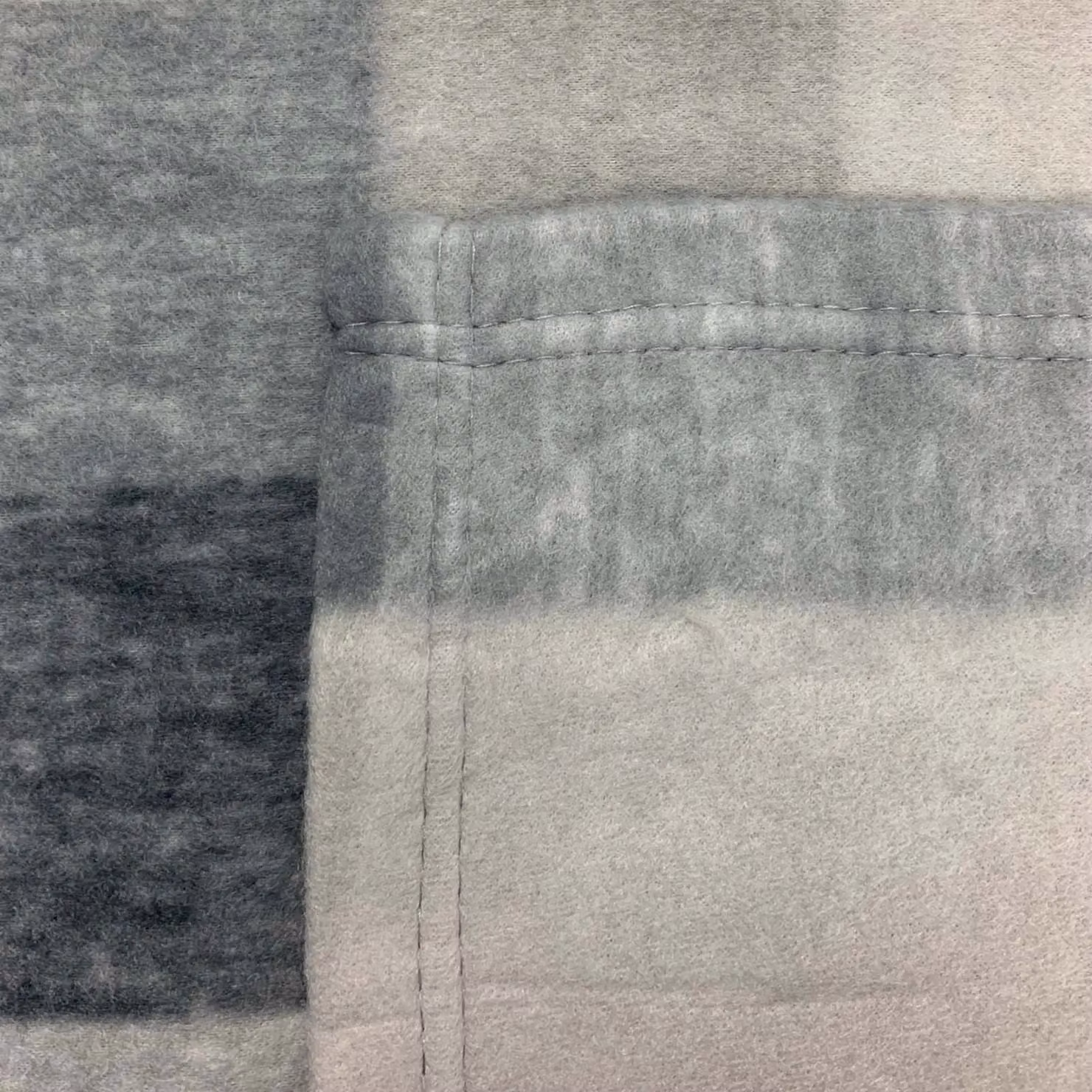OHS Pack of 10 Checked Printed Fleece Blanket Throws in Light Grey, W/D/H: 120 x 150 cm – 3
