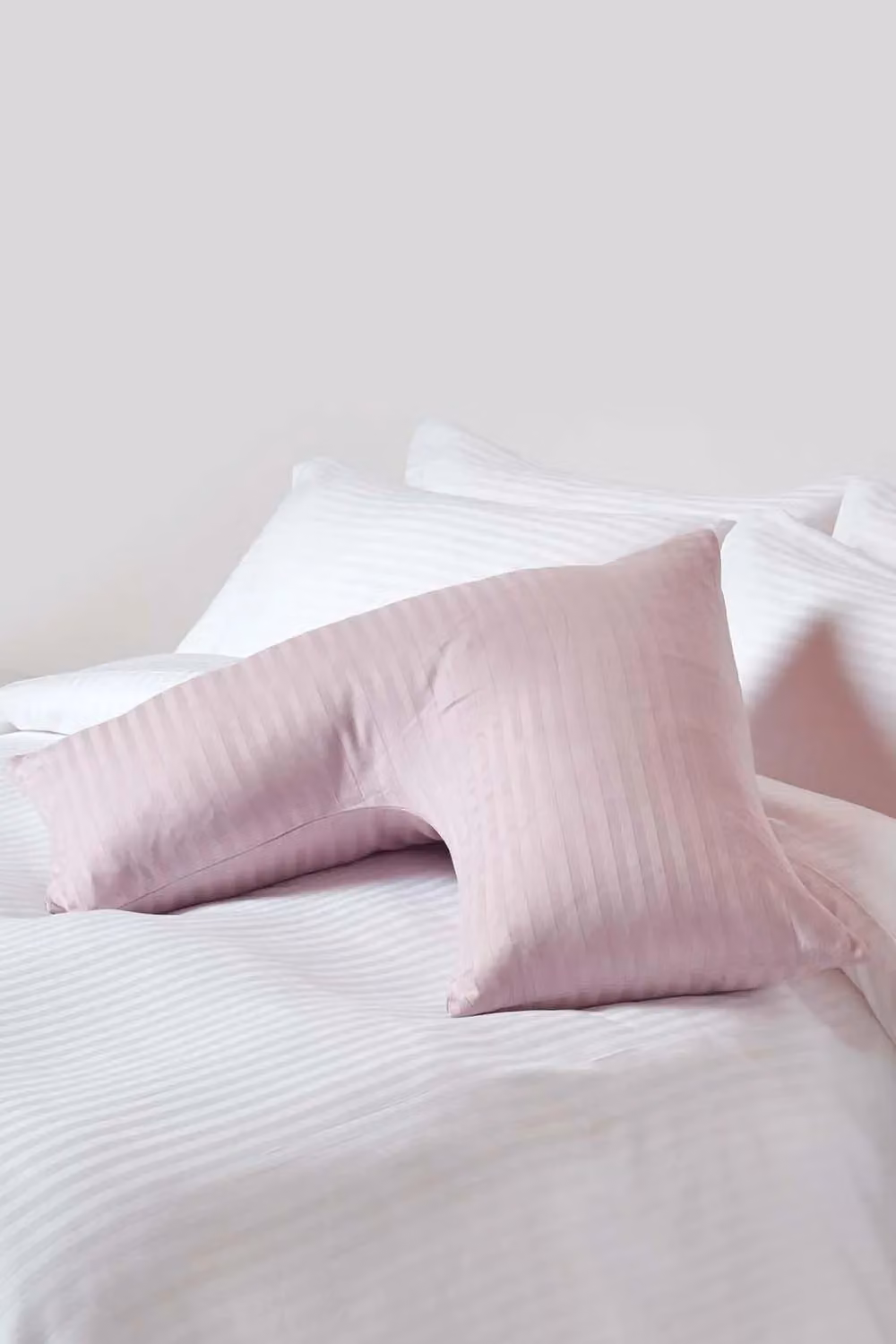 Homescapes Egyptian Cotton V-Shaped Pillowcase in Pink with Satin Stripe and 330 Thread Count