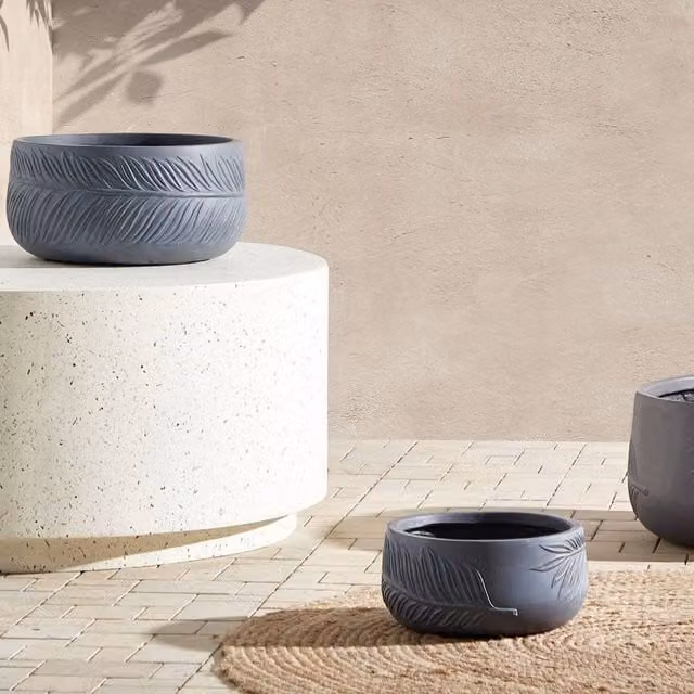 Wyld and Coco Grey Ceramic Round Leaf Motif Planter W: 25 cm, D: 25 cm, H: 14 cm – 1