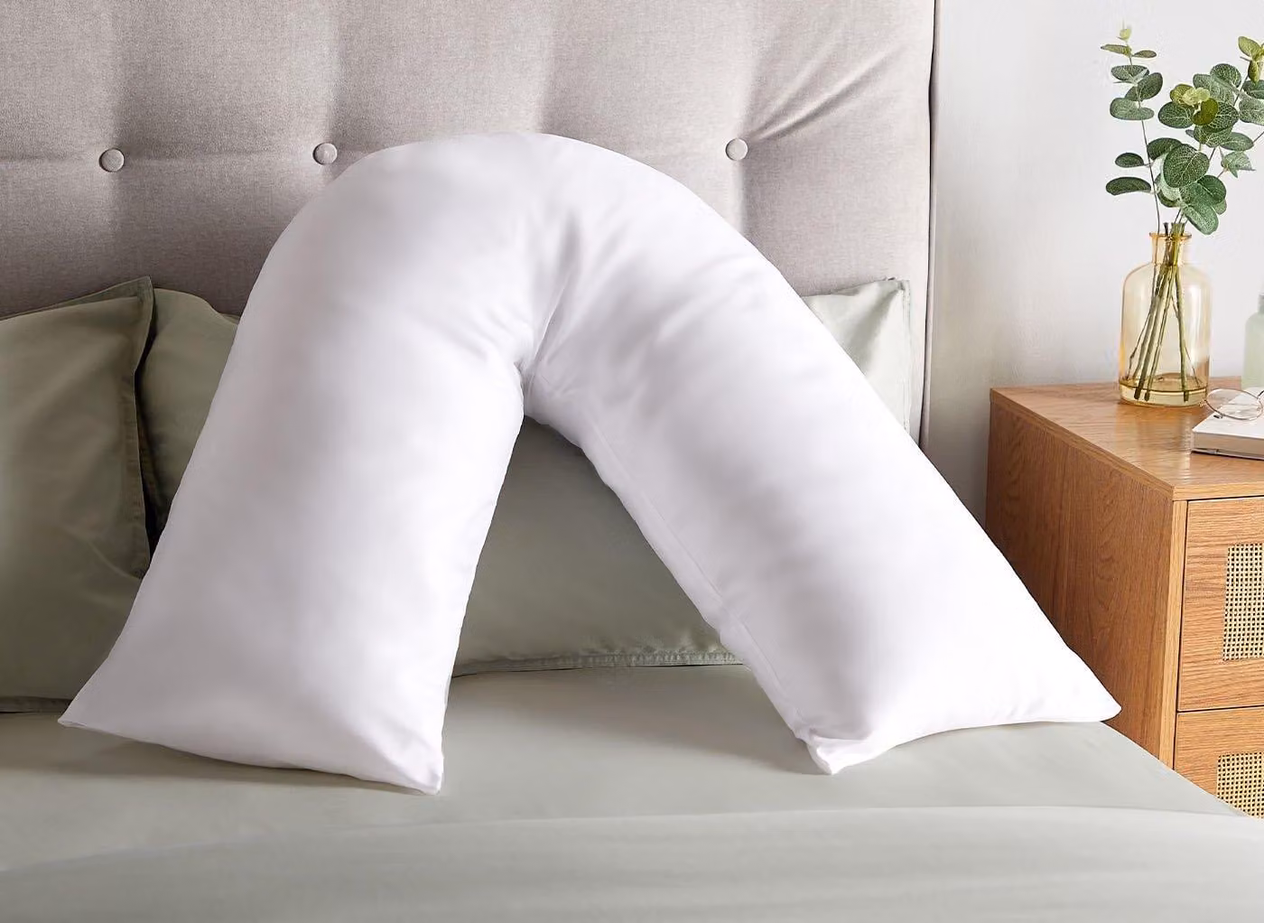 Silentnight V Shape Wedge Support Pillow in White for Neck and Shoulder Relief