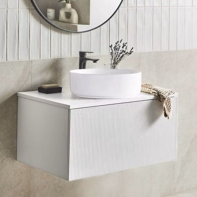 Wyld and Coco White Wall-Mounted Bathroom Cabinet with Fluted Front and 1 Drawer, W: 80 cm, D: 40 cm