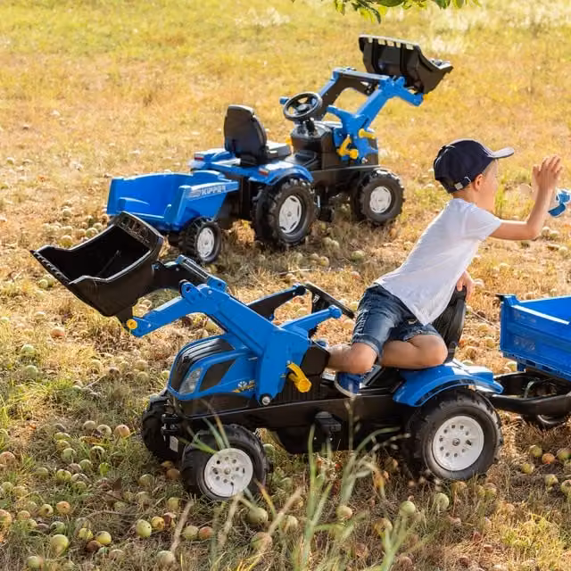 New Holland T7 Blue Electric Ride-On Tractor with Pneumatic Tyres