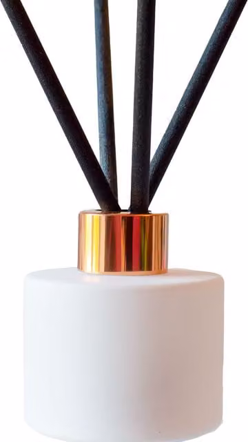 Perfect4U Fruity Strawberry and Rhubarb Reed Diffuser in White and Black