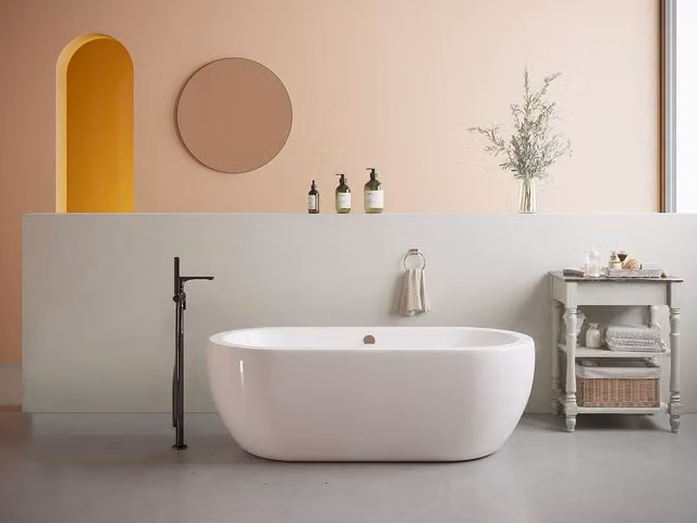 Vente-unique Oval Freestanding Acrylic Bathtub in White, W/D/H: 170 x 80 x 58 cm