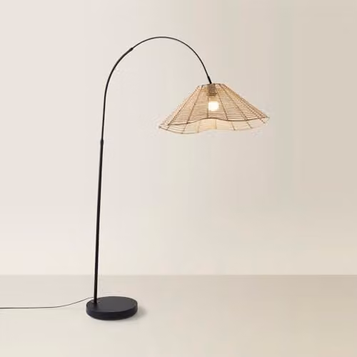 ValueLights Black Metal Arched Floor Lamp with Tapered Wicker Shade and Included LED Bulb