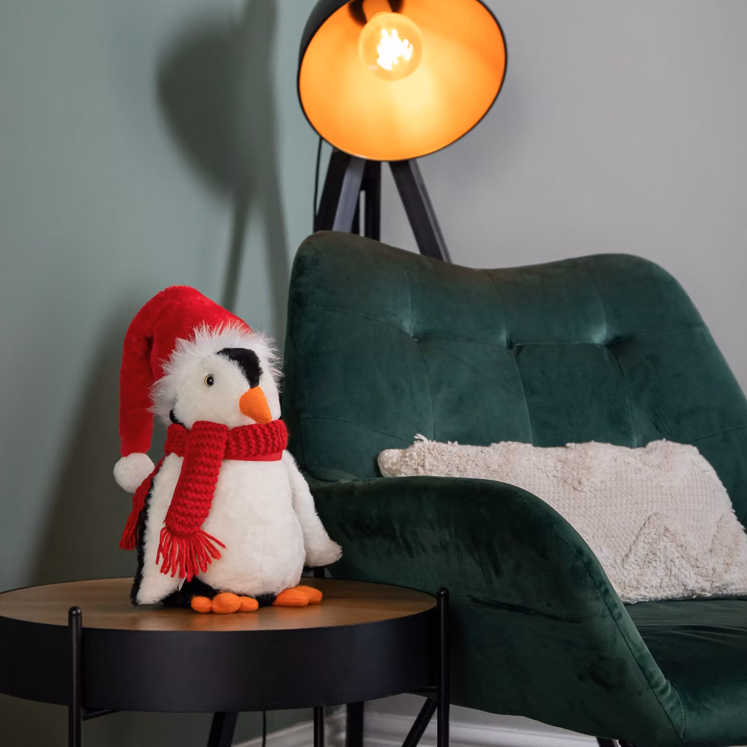 Samuel Alexander White Soft Cuddly Puppa Penguin Christmas Decoration with Santa Hat, Height: 30 cm – 3