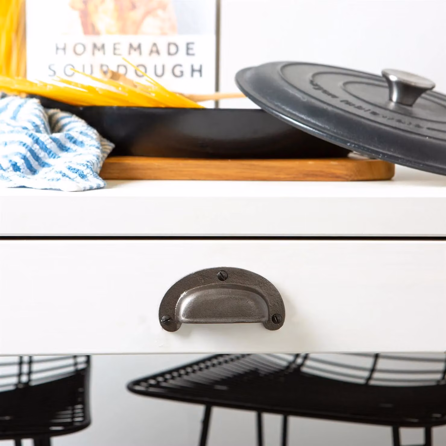 Hammer and Tongs Wide Lipped Cabinet Drawer Pulls, Matt Black Powder-Coated Iron, Pack of 6, W: 9.5 cm, H: 4 cm – 5