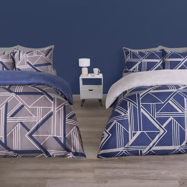 OHS Twin Pack of Reversible Graphic Grid Duvet Cover Sets in Blue and Grey, W/D/H: 200 x 220 cm and 140 x 200 cm