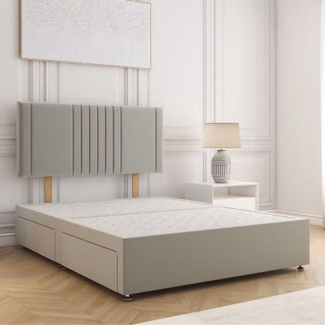 BSSPOKE Monaco Plush Velvet Divan Bed with 24 inch Headboard and 4 Drawers in Silver Grey, W/D/H: 140 x 200 cm