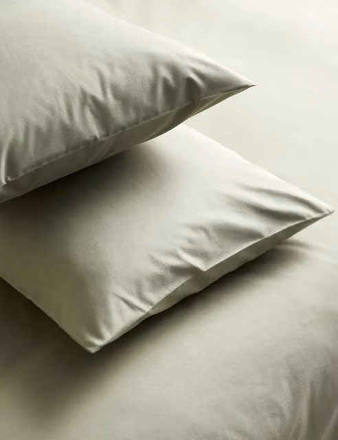 M&S 2 Pack Body Sensor Breathable Pure Cotton Pillowcases in Green