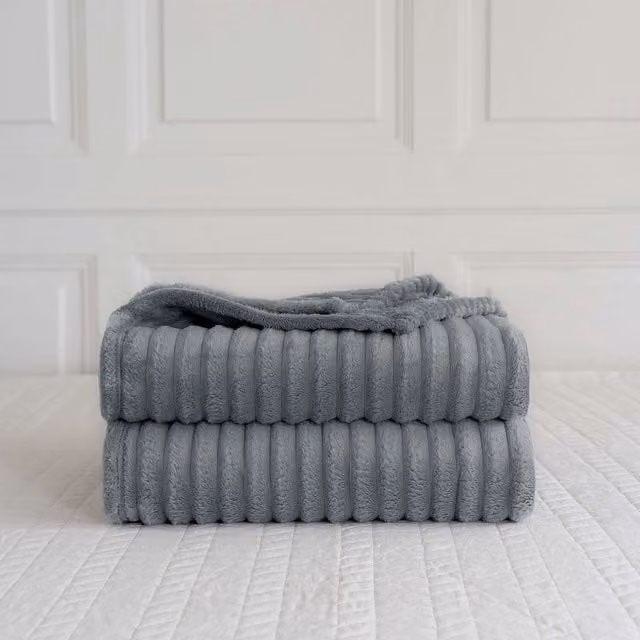 Velosso Modern Striped Velvet Throw Blanket in Silver, W: 100 cm, L: 150 cm