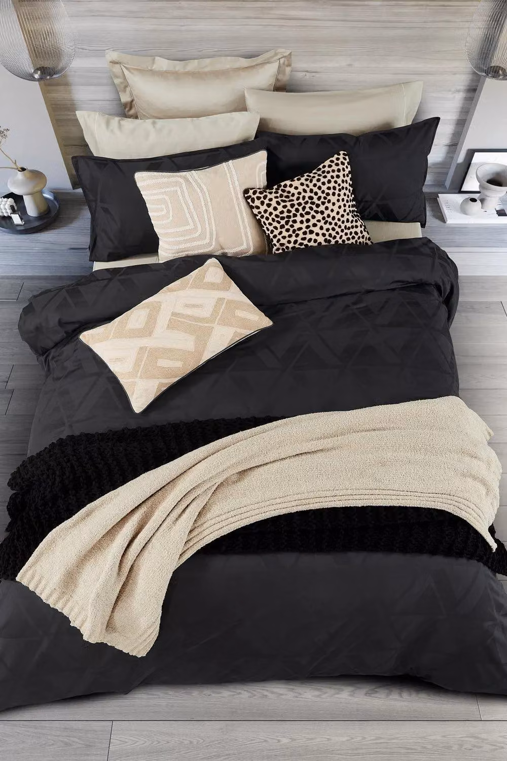 Nalu Nicole Scherzinger Kalama Cotton Jacquard Duvet Cover in Black, Double – 4