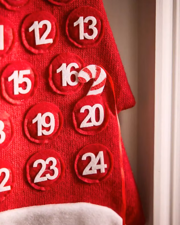 Dibor Jolly Santa Hanging Christmas Advent Calendar for Children in White and Red – 4
