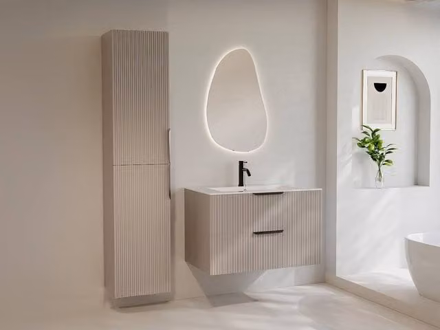 Vente-unique Modern Fluted Wall-Hung Bathroom Vanity Unit with Inset Basin and Tall Cabinet in Beige and White
