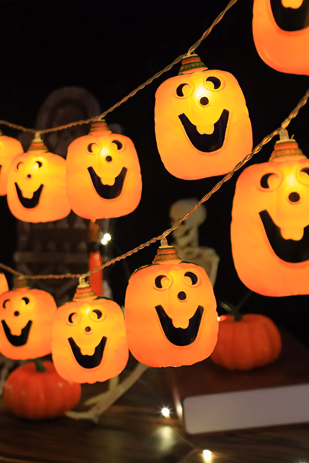 Living and Home Orange Halloween Pumpkin String Lights with Flashing and Steady Modes, 3m – 3